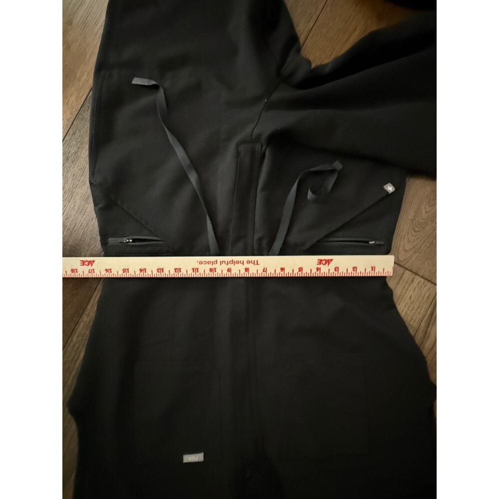 FIGS Technical Collection Sleeveless Black Scrub Jumpsuit Sz M Nursing Chic - Picture 5 of 8